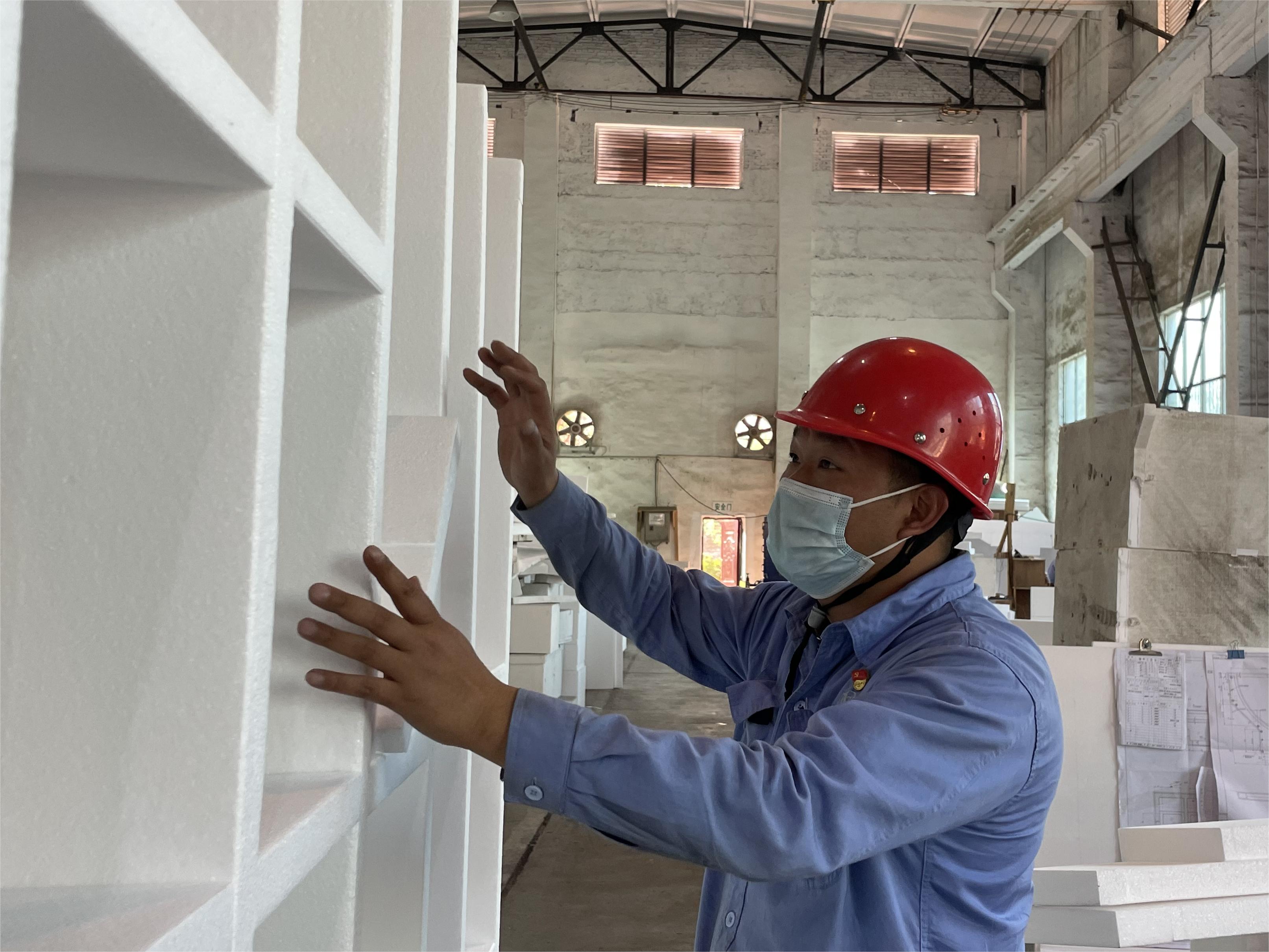 【身邊榜樣】雷建偉：扎根一線深耕耘，力行匠人“?！背霾?></div>
                    <div   id=